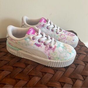 Like new Girls Carina Puma Sneakers Size 10